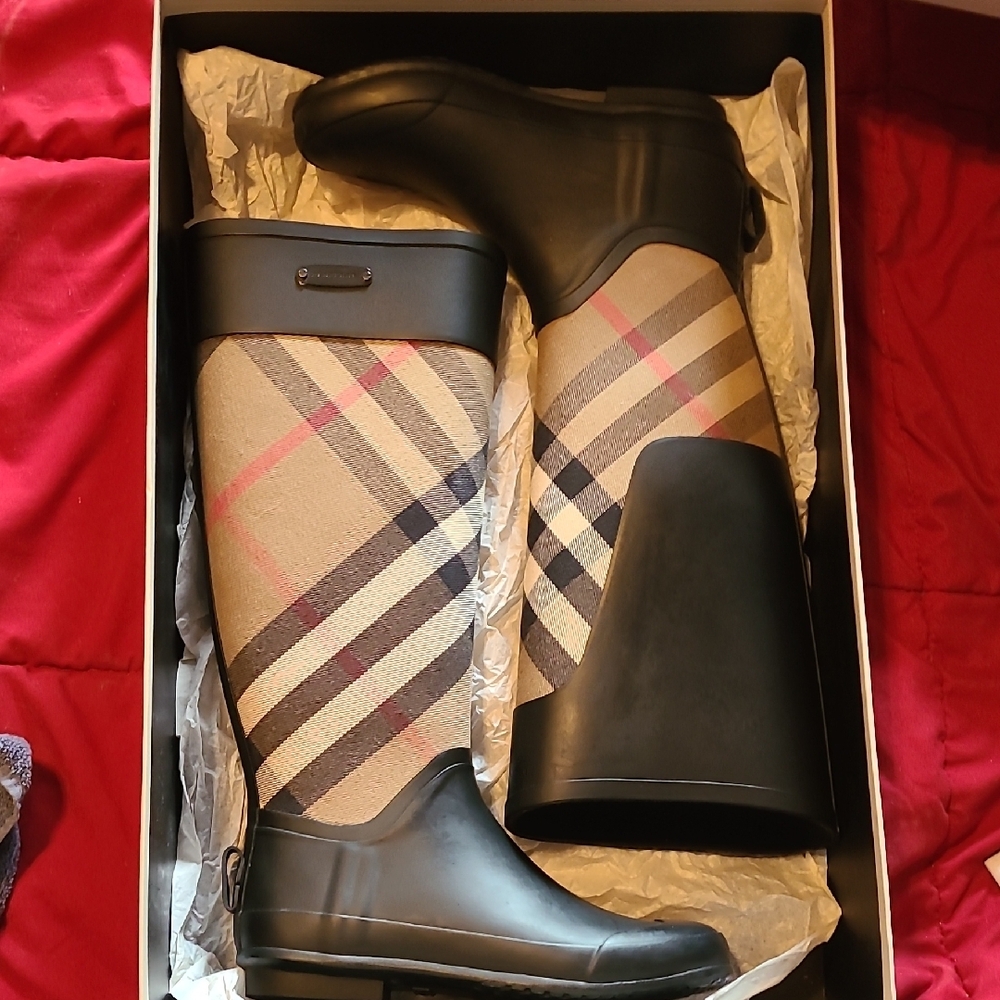 Burberry Black and Tan Winter Rain Boots